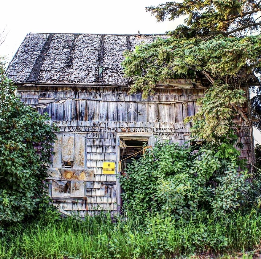 Exploring Abandoned Homes Throughout Rural Wisconsin