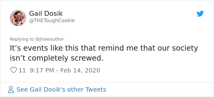 This Dad Flew At The Very Back Of The Plane, Everybody Sat Still And Let Him Leave First So He Wouldn't Miss His Father-Daughter Dance