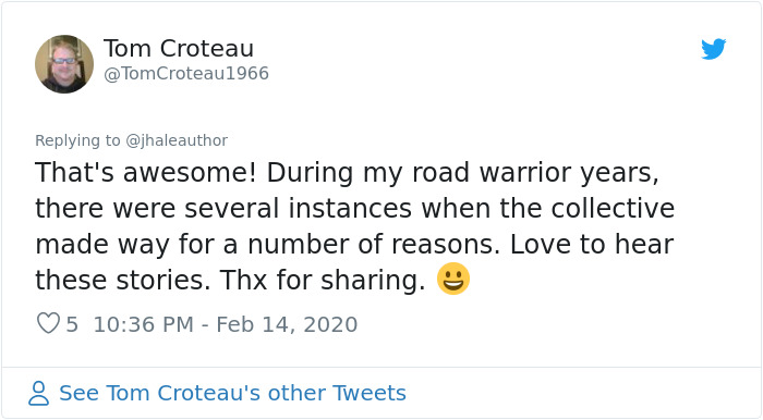 This Dad Flew At The Very Back Of The Plane, Everybody Sat Still And Let Him Leave First So He Wouldn't Miss His Father-Daughter Dance