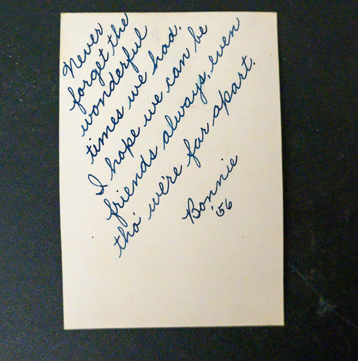 A School Found A Purse That Was Lost Back In The 50s, And It's Like A Time Capsule For People Of The Generation A School Found A Purse That Was Lost Back In The 50s, And It's Like A Time Capsule For People Of The Generation