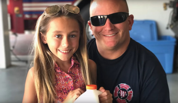 Man Interrupts A Family Photoshoot To Tell His Wife’s Daughter That He’s Adopting Her Man Interrupts A Family Photoshoot To Tell His Wife’s Daughter That He’s Adopting Her