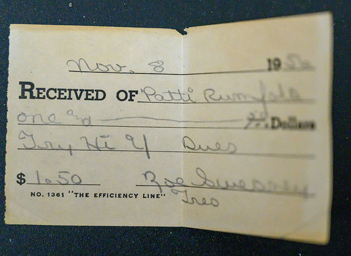 A School Found A Purse That Was Lost Back In The 50s, And It's Like A Time Capsule For People Of The Generation A School Found A Purse That Was Lost Back In The 50s, And It's Like A Time Capsule For People Of The Generation