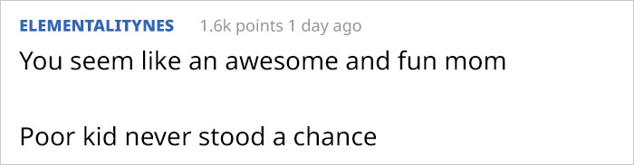 Mom Posts A Hilarious Selfie Posing Next To Her Daughter’s Drawing