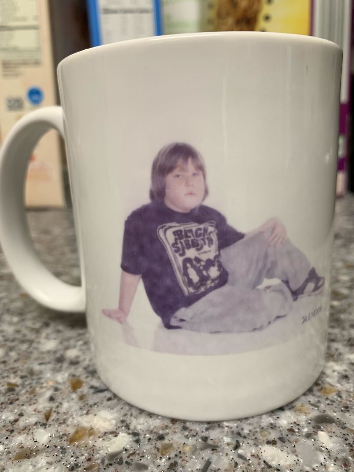 Me 10 Years Ago On My Mom’s Coffee Mugs She Won’t Get Rid Of (2009)