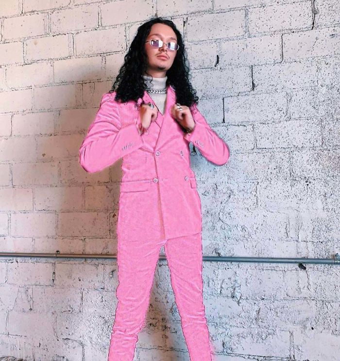 Local “Influencer” Badly Photoshopping On Different Clothes