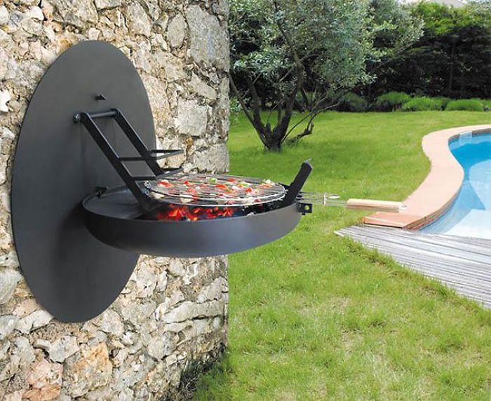 Open-And-Close Barbecue Perfect For A Small Backyard