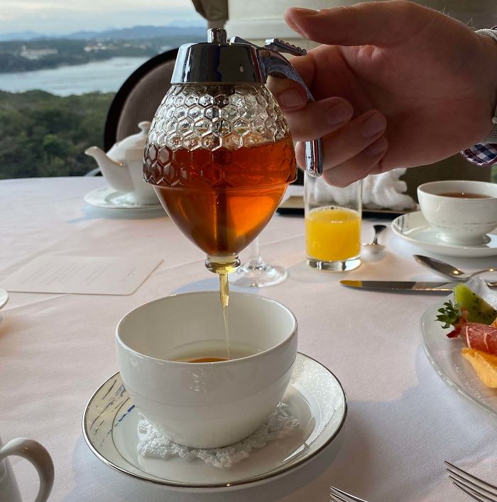 This Dispenses Honey From The Bottom