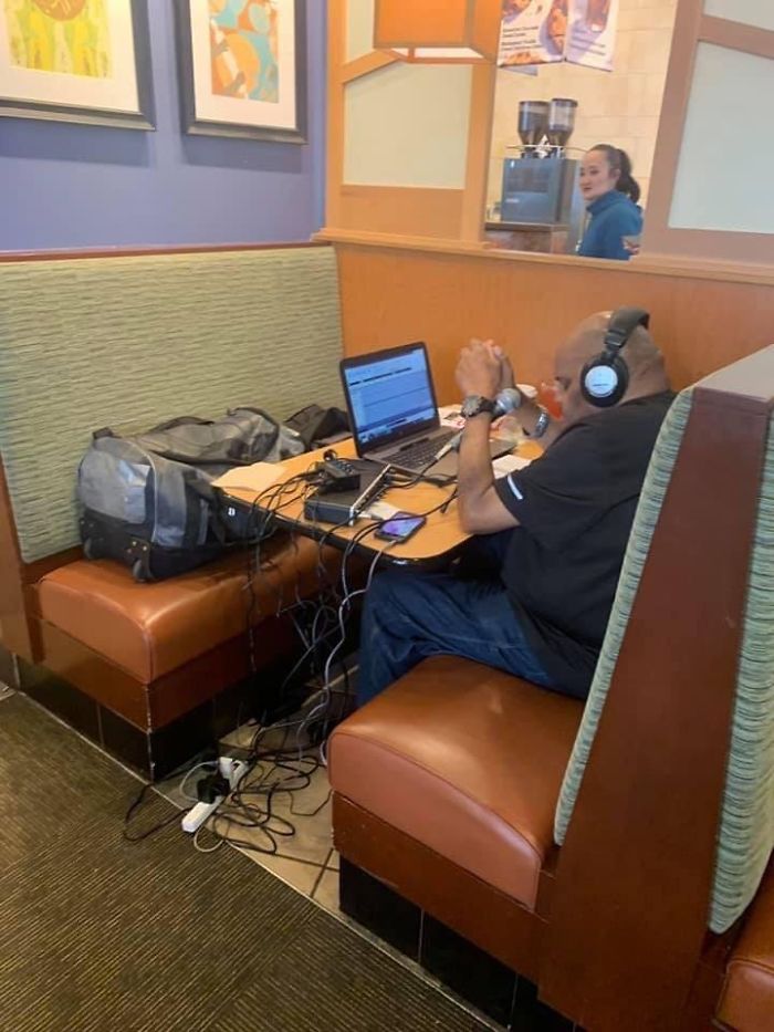 Using A Restaurant Booth As Your Office During The Lunch Rush