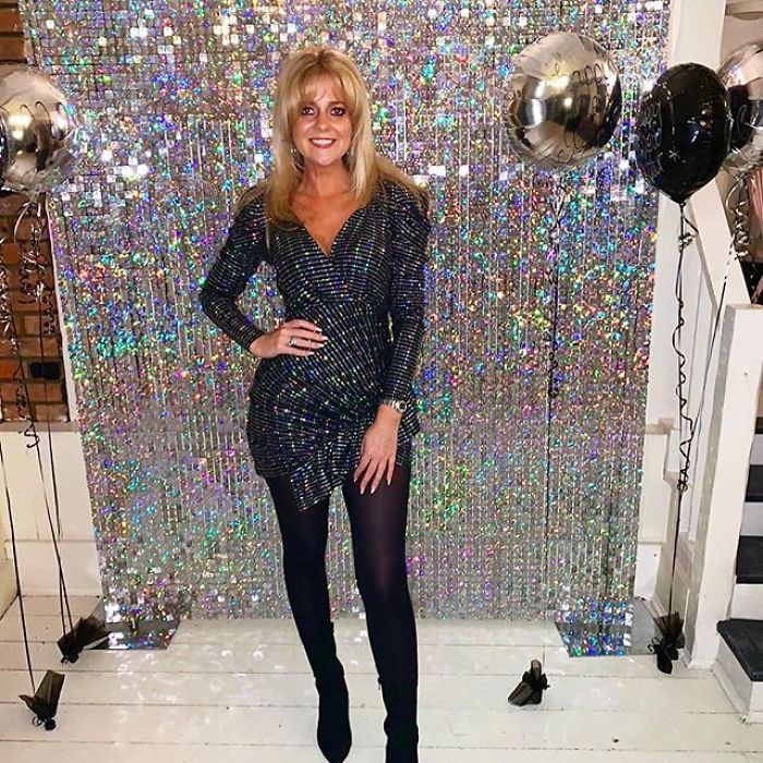 Guy Walks Up To A Random Stranger Asking Her To Finish Singing "Shallow", Is Completely Blown Away By Her Talent