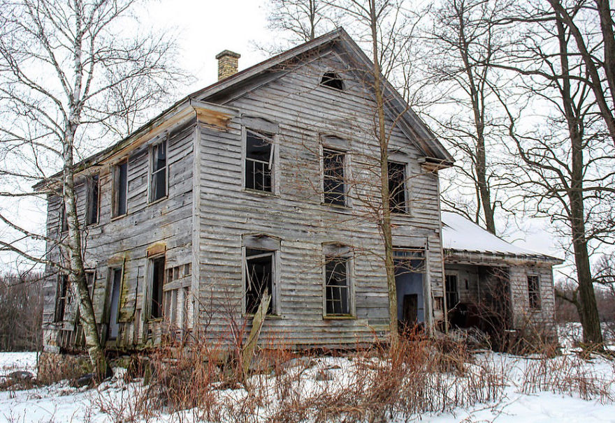 Exploring Abandoned Homes Throughout Rural Wisconsin