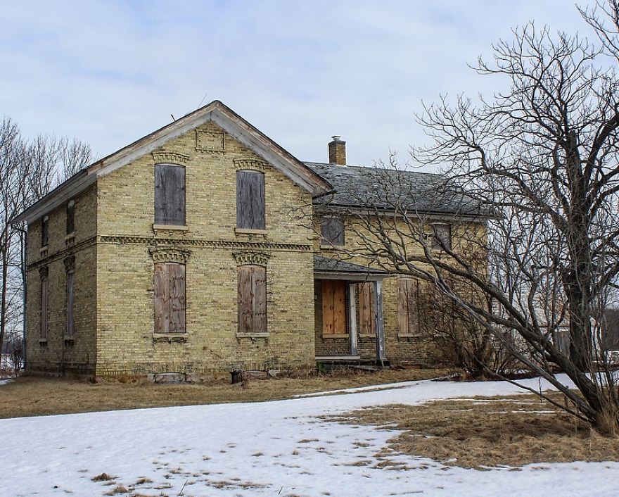 Exploring Abandoned Homes Throughout Rural Wisconsin