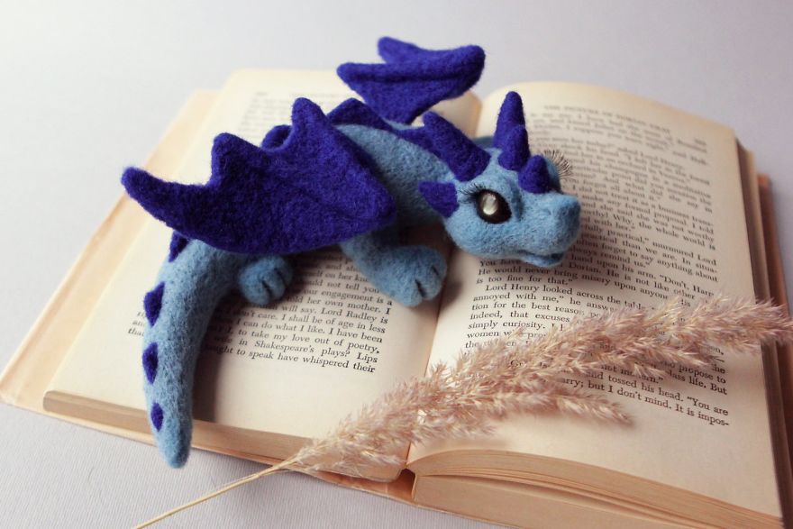 Artist Creates Stunning Lifelike Dragon Sculptures