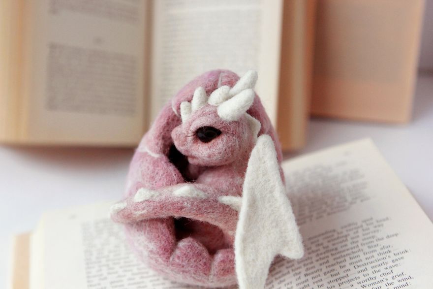 Artist Creates Stunning Lifelike Dragon Sculptures