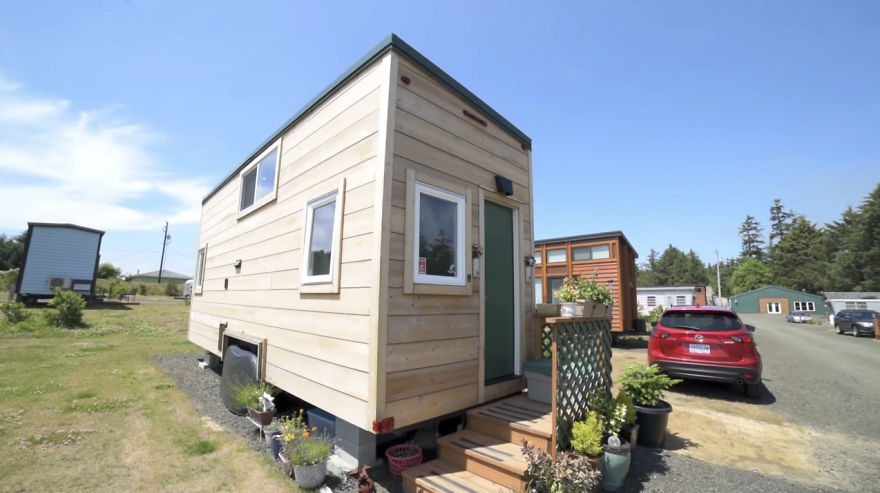 At 77 She Sold Half Of Her Stuff To Live In Her Downstairs Bedroom Tiny House