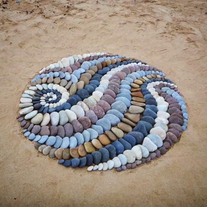 Stone-Arrangements-Beach-Land-Art-Jon-Foreman