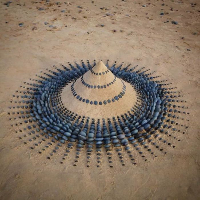 Stone-Arrangements-Beach-Land-Art-Jon-Foreman