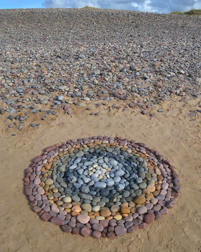 Stone-Arrangements-Beach-Land-Art-Jon-Foreman