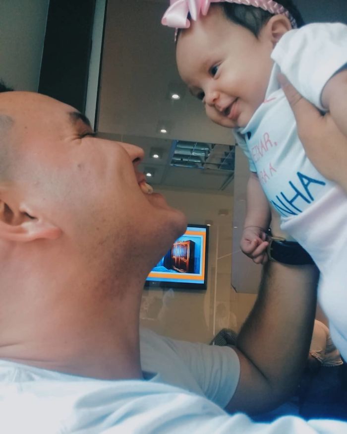 Dad Spends Months Talking To His Baby In The Womb, She Reacts To His Voice With The Biggest Smile Once Born Dad Spends Months Talking To His Baby In The Womb, She Reacts To His Voice With The Biggest Smile Once Born