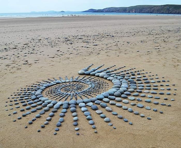 Stone-Arrangements-Beach-Land-Art-Jon-Foreman