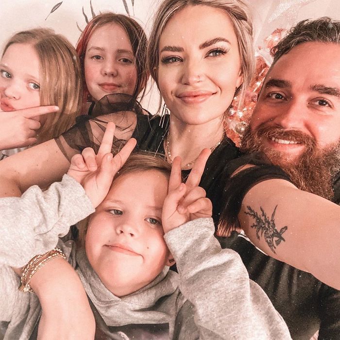 Someone Makes A Post About Strong Women Who Celebrate Their Natural Bodies, Illustrates It With The Perfect Example Someone Makes A Post About Strong Women Who Celebrate Their Natural Bodies, Illustrates It With The Perfect Example