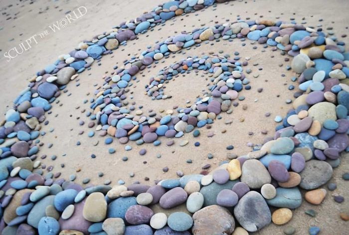 Stone-Arrangements-Beach-Land-Art-Jon-Foreman