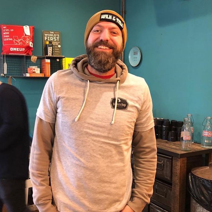 Guy Sets Up A Dog-Walking Group For Men Who Need A Companion To Open Up About Their Problems Guy Sets Up A Dog-Walking Group For Men Who Need A Companion To Open Up About Their Problems