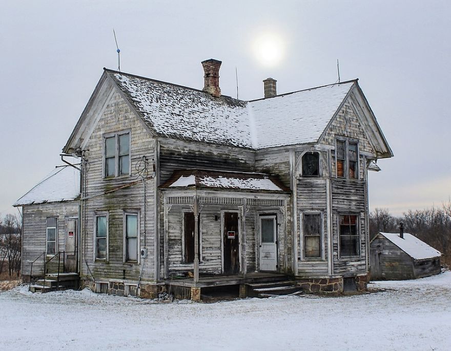 Exploring Abandoned Homes Throughout Rural Wisconsin