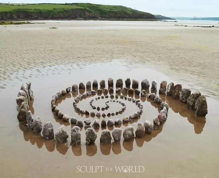 Stone-Arrangements-Beach-Land-Art-Jon-Foreman