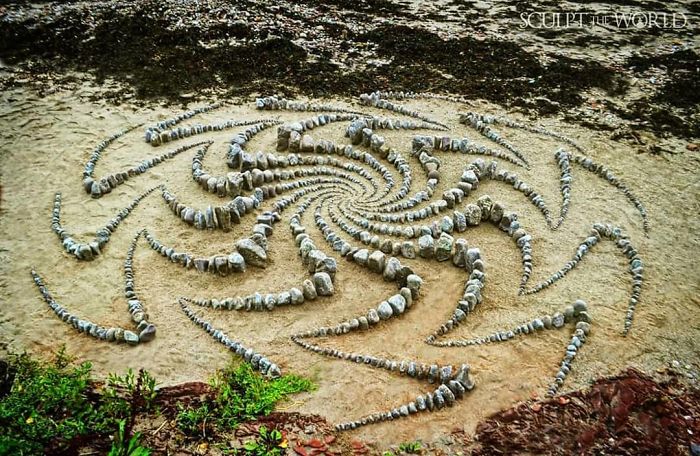 Stone-Arrangements-Beach-Land-Art-Jon-Foreman