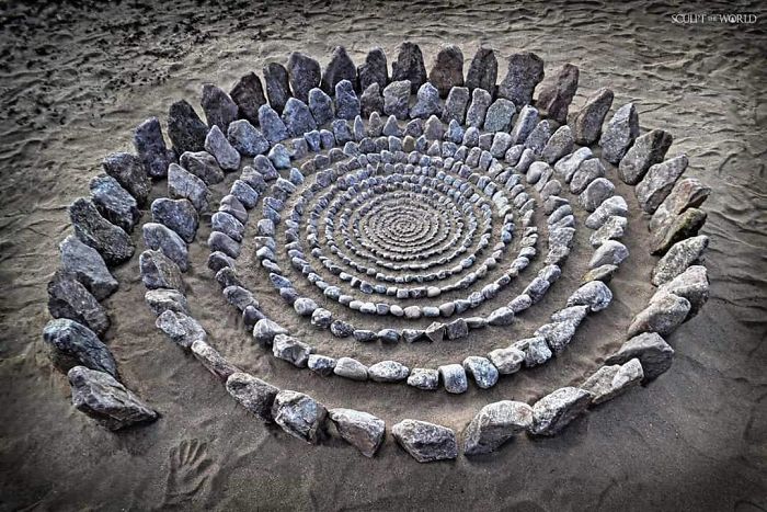 Stone-Arrangements-Beach-Land-Art-Jon-Foreman
