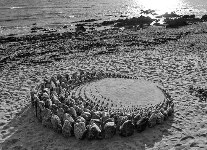 Stone-Arrangements-Beach-Land-Art-Jon-Foreman