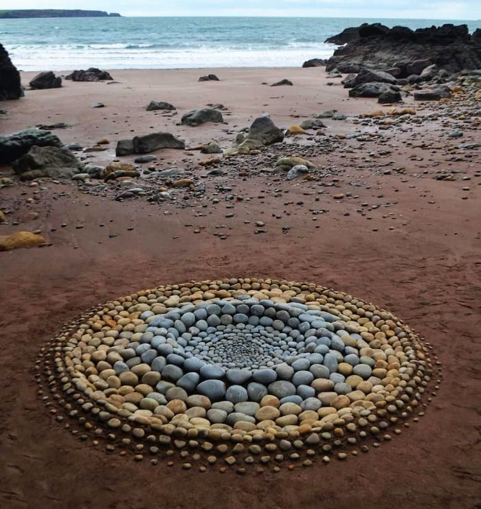 Stone-Arrangements-Beach-Land-Art-Jon-Foreman