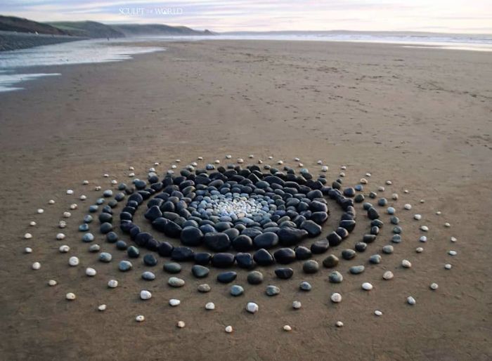 Stone-Arrangements-Beach-Land-Art-Jon-Foreman