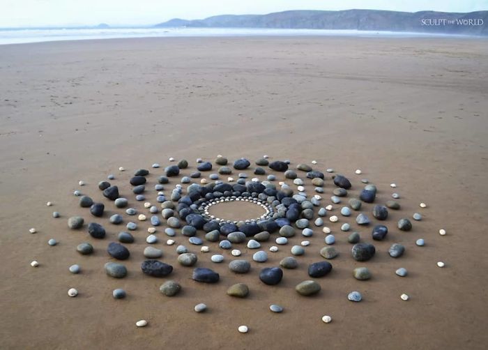Stone-Arrangements-Beach-Land-Art-Jon-Foreman