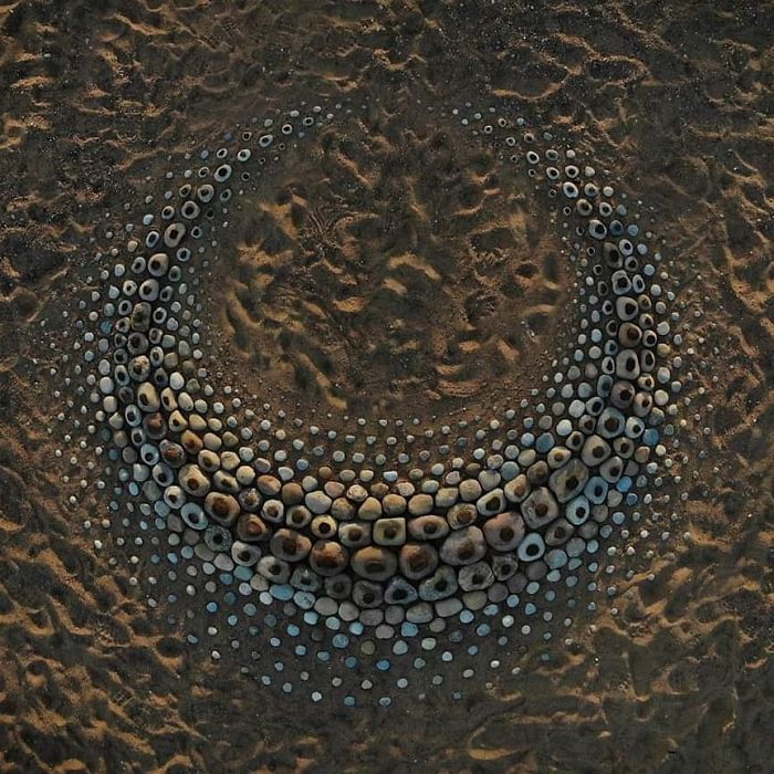 Stone-Arrangements-Beach-Land-Art-Jon-Foreman