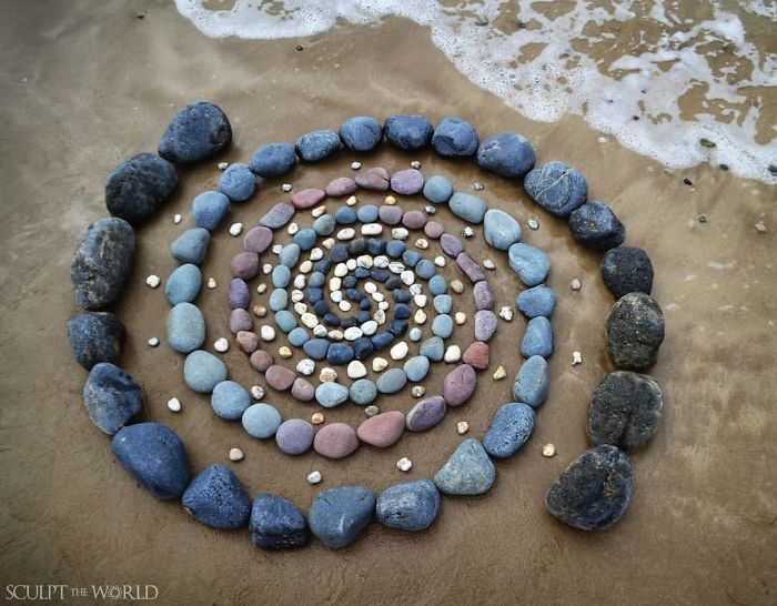 Stone-Arrangements-Beach-Land-Art-Jon-Foreman