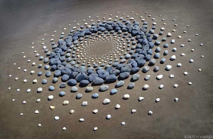 Stone-Arrangements-Beach-Land-Art-Jon-Foreman