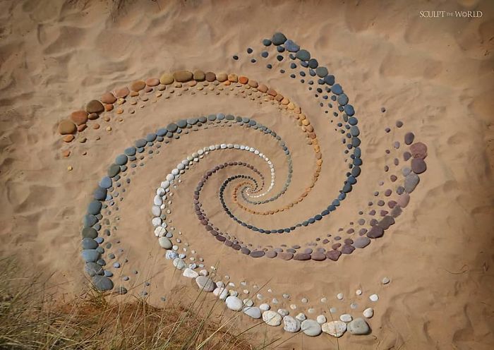 Stone-Arrangements-Beach-Land-Art-Jon-Foreman