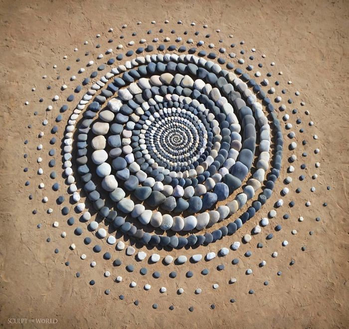 Stone-Arrangements-Beach-Land-Art-Jon-Foreman