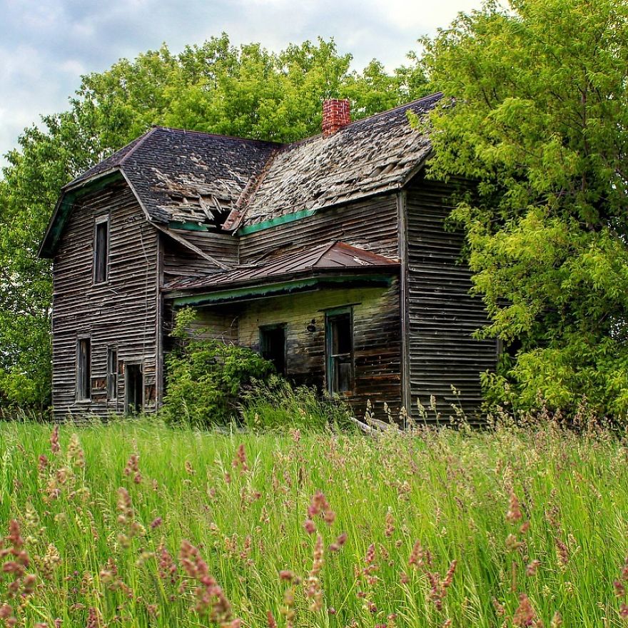 Exploring Abandoned Homes Throughout Rural Wisconsin