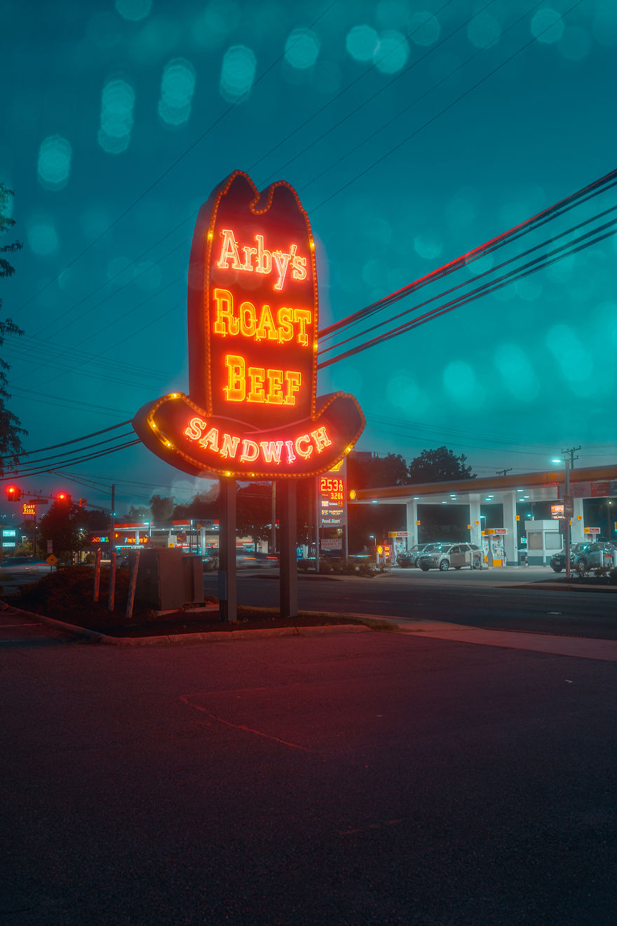 Photographer’s Unhealthy Obsession With Neon Signs Will Transport You Back In Time