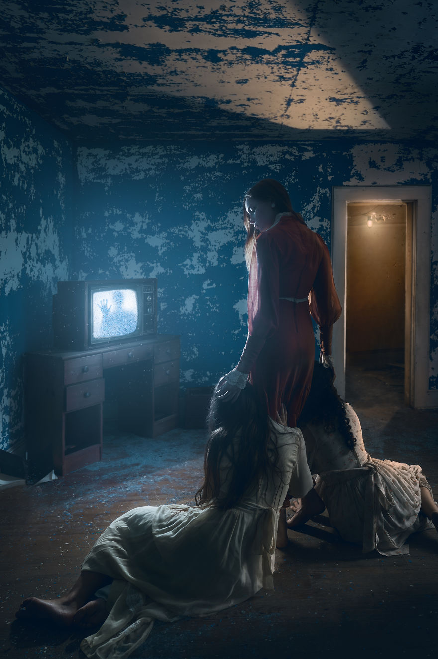 Photographer Tells Haunting Stories With His Cinematic Night-Time Photos