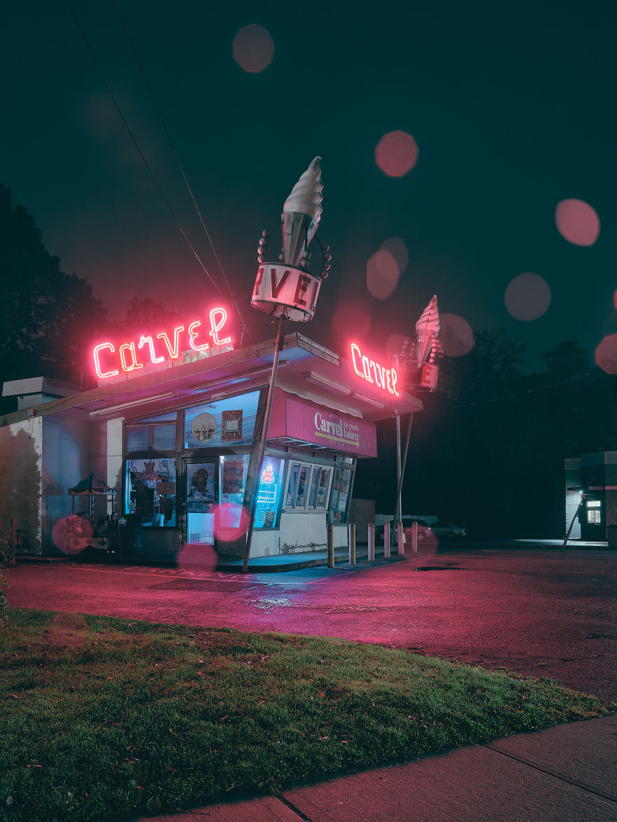 Photographer’s Unhealthy Obsession With Neon Signs Will Transport You Back In Time