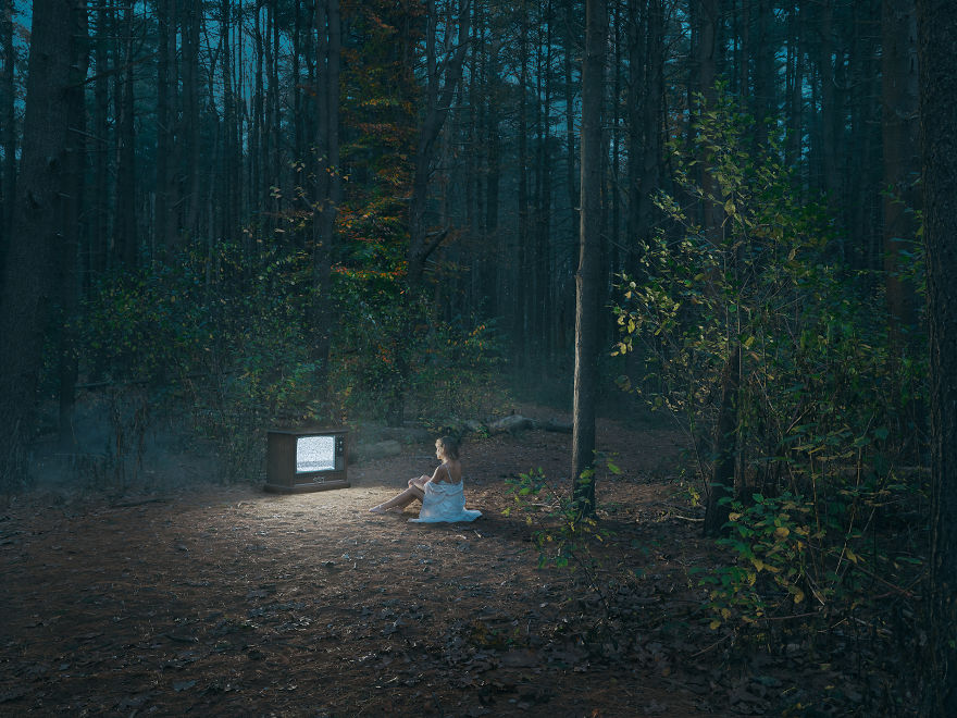 Photographer Tells Haunting Stories With His Cinematic Night-Time Photos