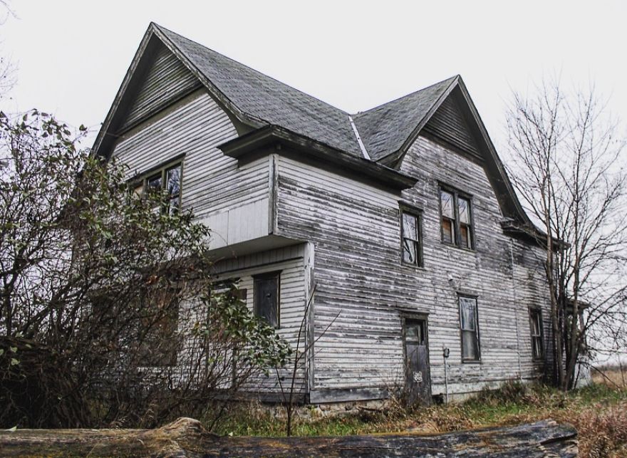 Exploring Abandoned Homes Throughout Rural Wisconsin