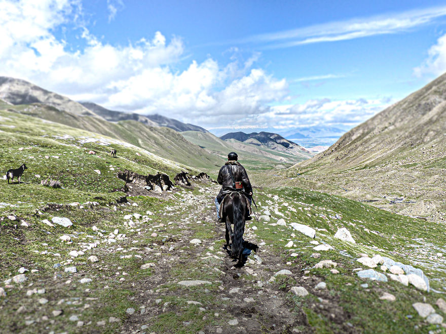 At 22 Years Old, I Came Alone In Kyrgyzstan To Meet Nomadic People In The Mountains