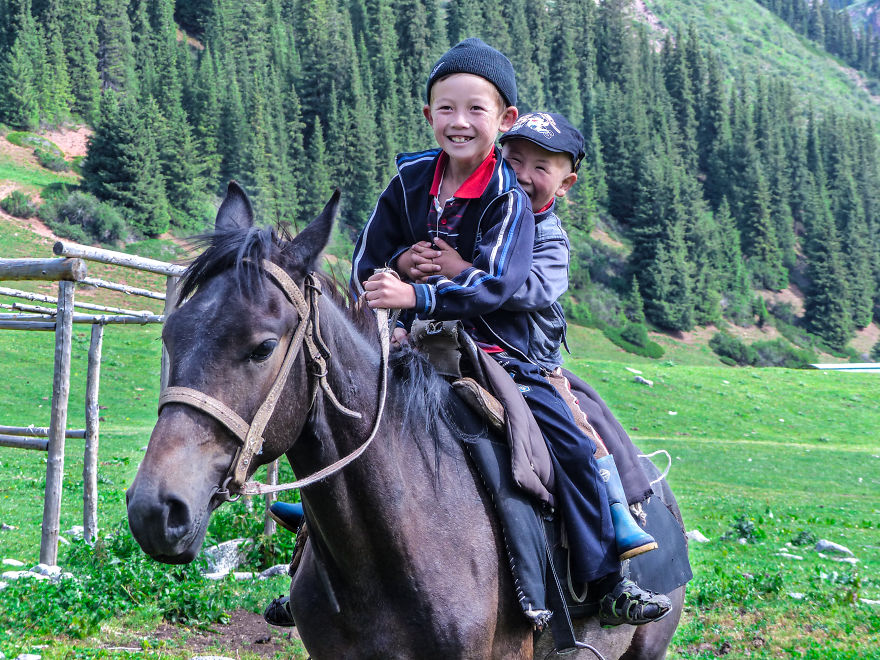 At 22 Years Old, I Came Alone In Kyrgyzstan To Meet Nomadic People In The Mountains