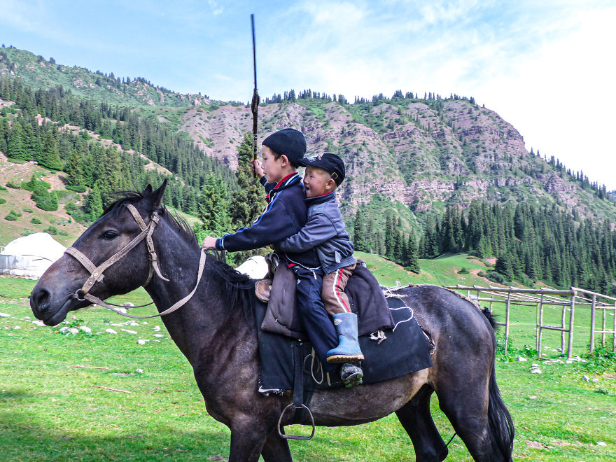 At 22 Years Old, I Came Alone In Kyrgyzstan To Meet Nomadic People In The Mountains