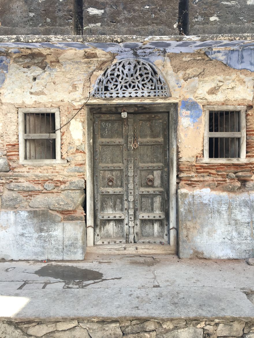 Colorful India Through Random Doors In My Solo Trip Recently
