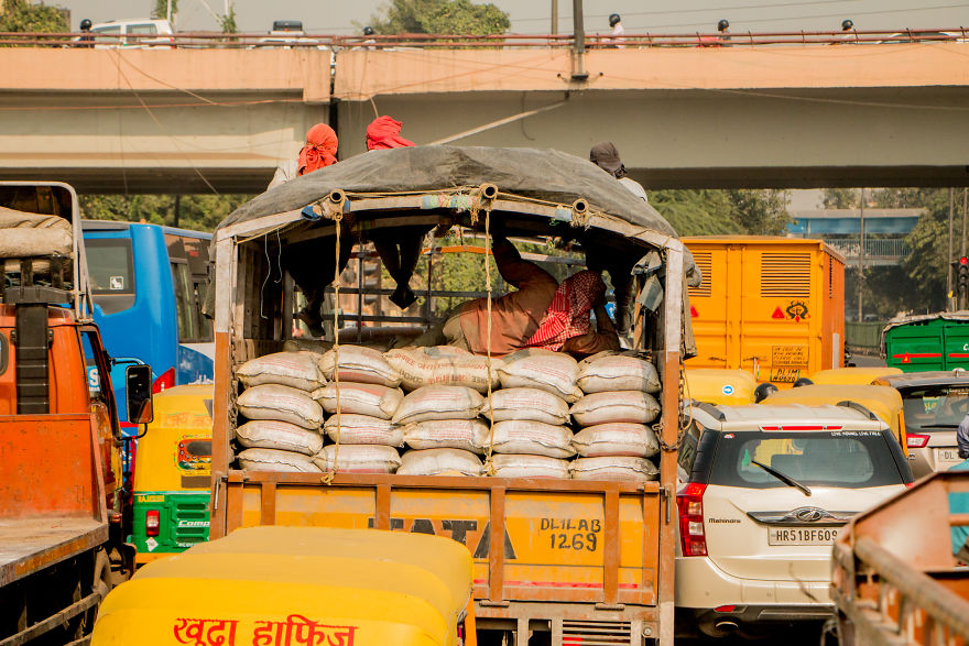 12 Pictures Of Traffic In India That Might Make You Rethink Your Traffic Problems